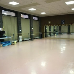 Danse À La Croix Rousse . . .