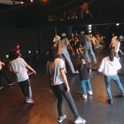 Keep it Right Dance Shop (ストリート ダンス スタジオ)