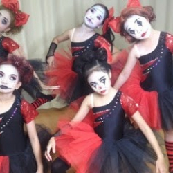 On the floor Dance Studio