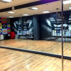 Pole Dance BlackLips